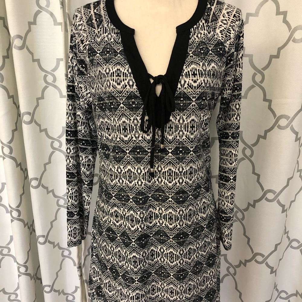 Black & white cover up size S